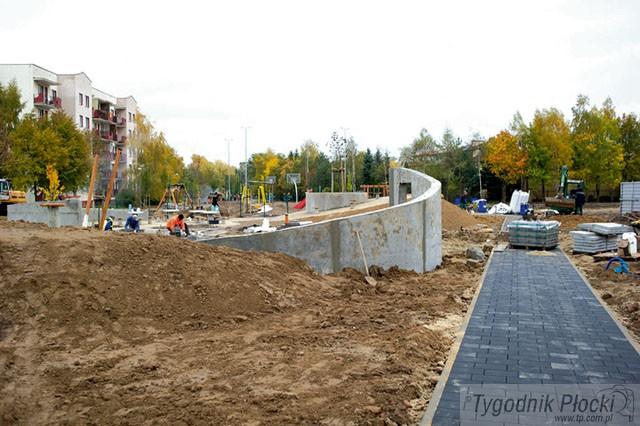 Budowa alejki parkowej zbliża się do końca