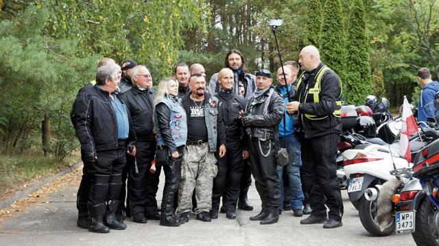 Ania poprowadziła 100 motocykli 