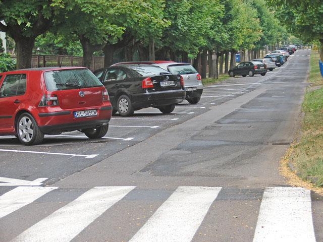 Parking przy Dąbrowskiego
