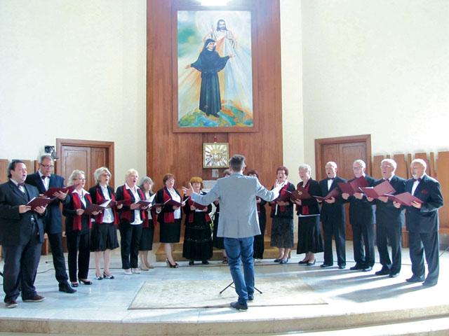 Chóry zaśpiewały w Rogozinie