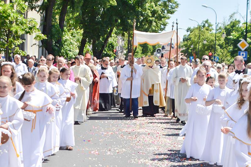 Procesja w słońcu [ZDJĘCIA]