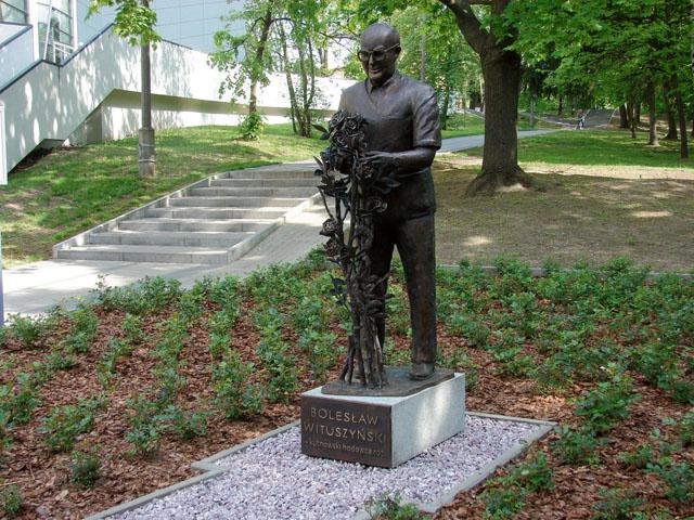 Bolesław Wituszyński na cokole