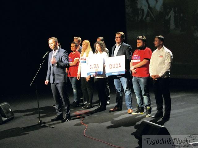 Nie chce być strażnikiem żyrandola