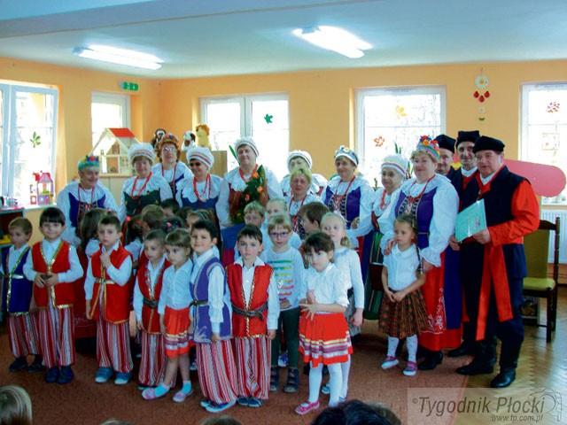 Promują folklor