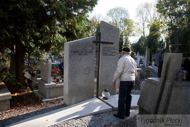 Odnowiony nagrobek Eugenii Dąbrowskiej 