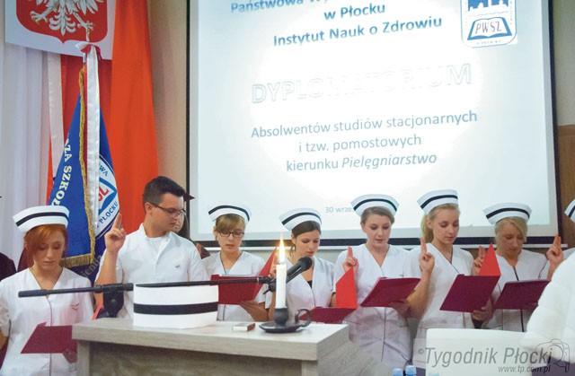 Pielęgniarki z dyplomem i angażem 