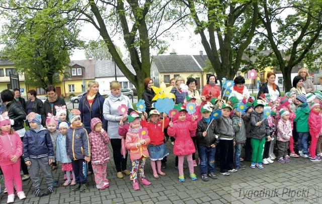Kolorowy korowód w Drobinie