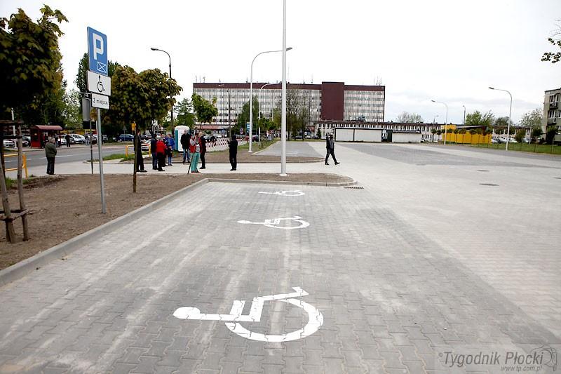 Przybyło miejsc parkingowych na Winiarach