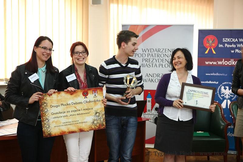 Uczniowie z Liceum Akademickiego PWSZ Mistrzami debatowania [ZDJĘCIA]