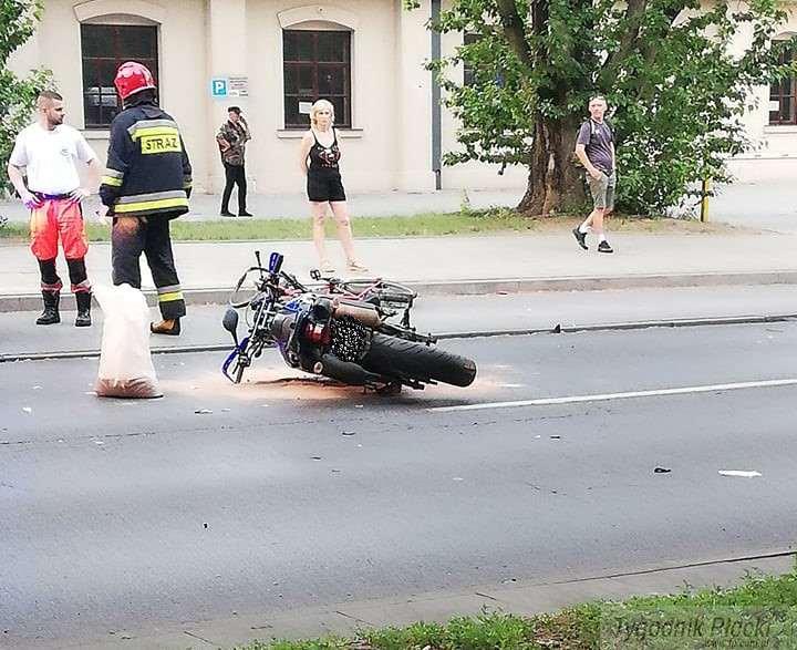 Zderzenie roweru z motocyklem. Korek w Alejach Kilińskiego