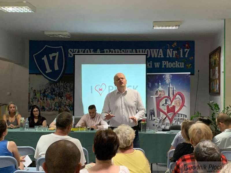 Prezydent Płocka spotkał się z mieszkańcami osiedla Miodowa