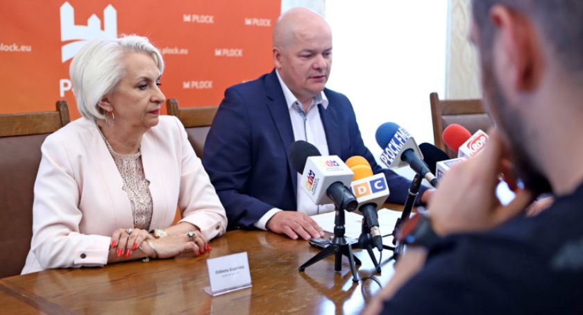 Prezydent ratuje sytuację: zwiększa ilość uczniów w klasach do 36