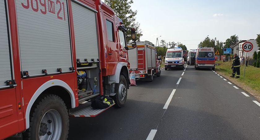 Tragedia na drodze - samochód wjechał w rowerzystów