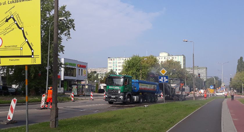 Zrywają asfalt na ul. Tysiąclecia