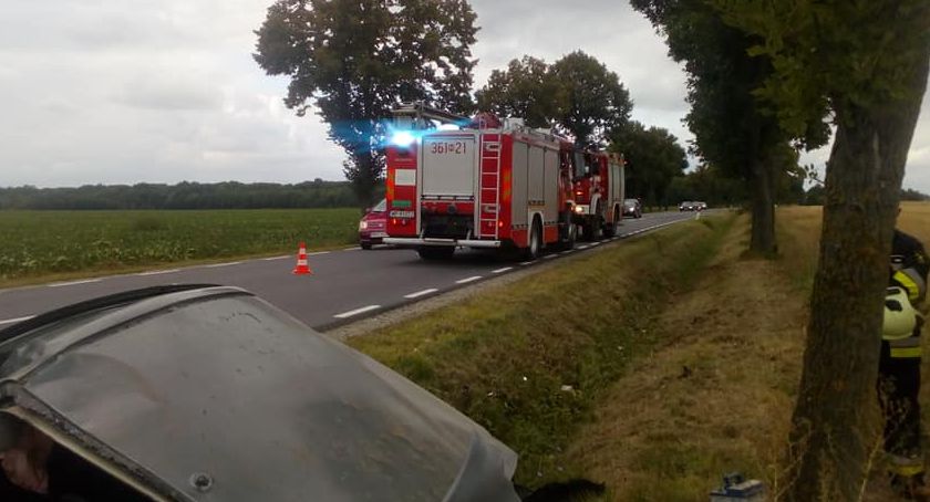 W Sikorzu samochód wypadł z drogi