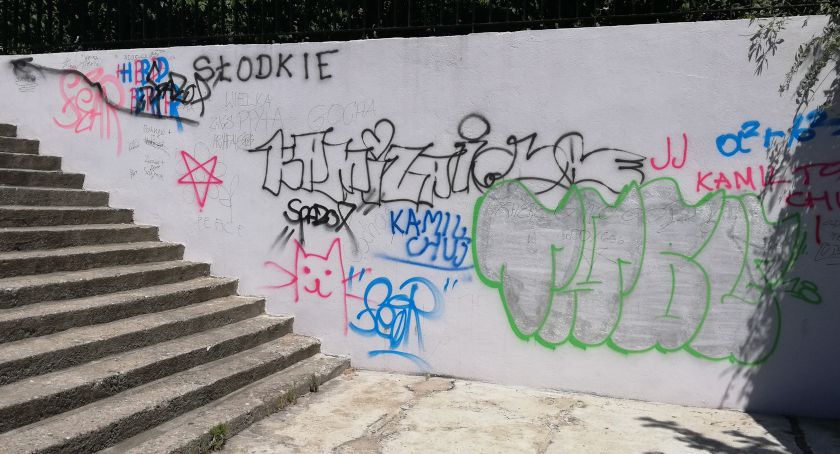 Zabezpieczą schody i toaletę przed graffiti