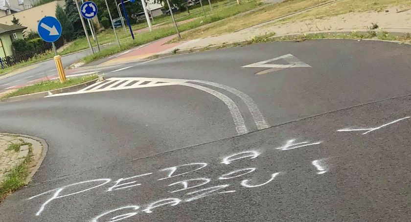 Obraźliwe hasła pojawiły się nocą na ul. Mickiewicza 