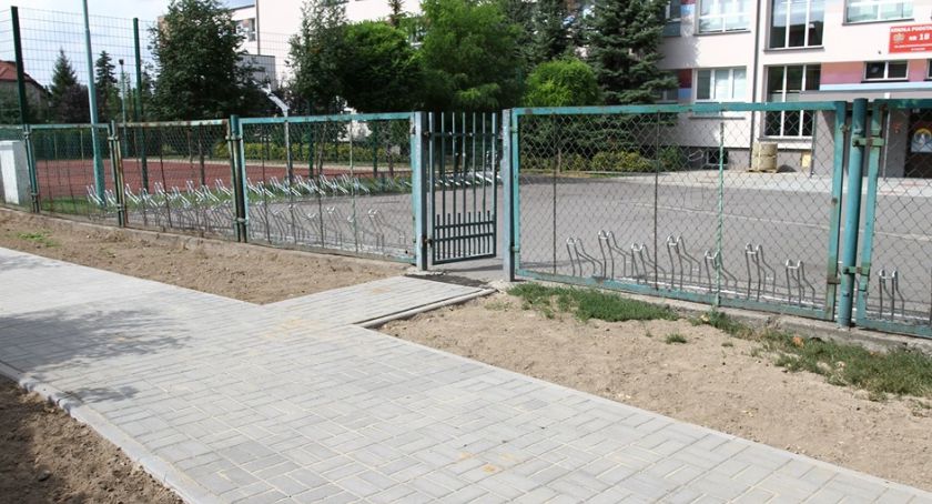 Kolejny chodnik gotowy. Łatwiej dojść do „Osiemnastki”