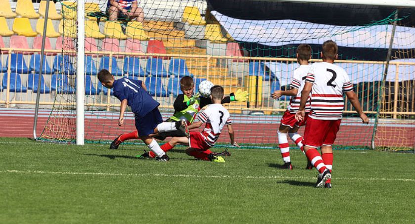 1200 młodych piłkarzy gra na czterech stadionach [ZDJĘCIA]