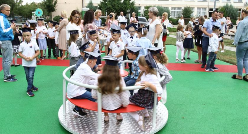 Super kolorowy prezent dla uczniów „siedemnastki”