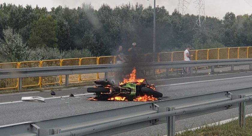 Płonie motocykl na moście Solidarności
