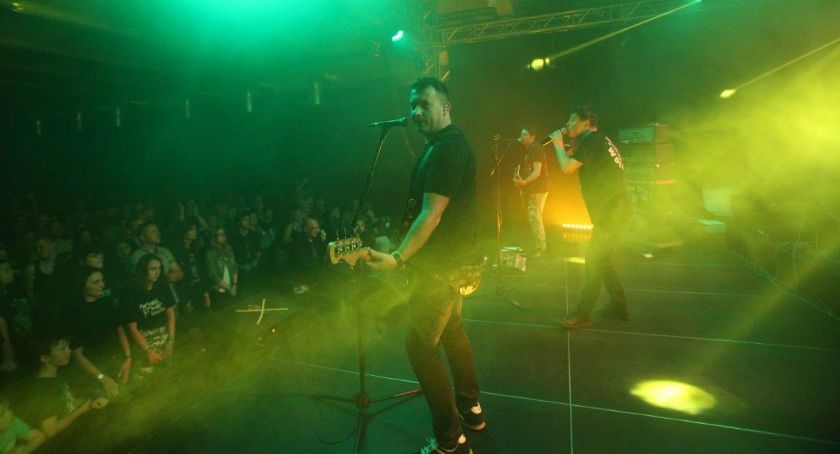 Ogień w POKiS-ie. Energetyczny koncert Farben Lehre [ZDJĘCIA]  