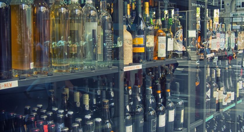 Masz pozwolenie na sprzedaż alkoholu? Pamiętaj o opłacie