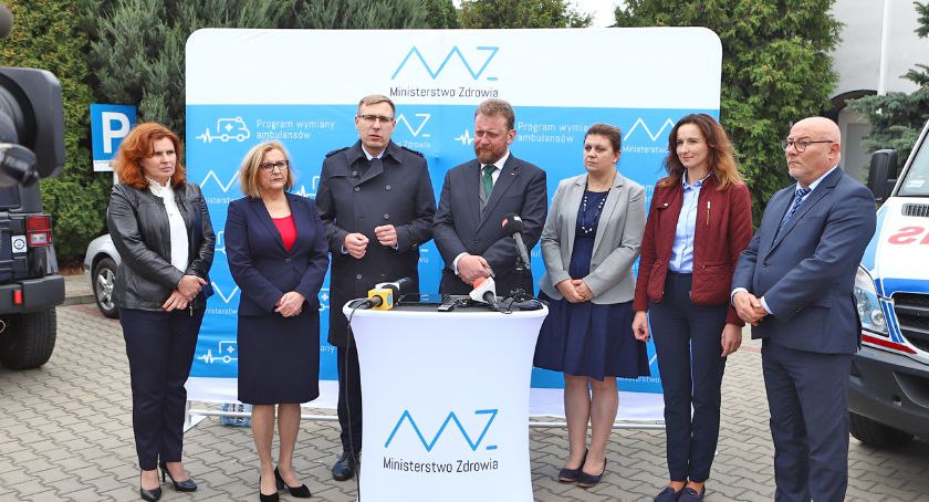Będą nowe karetki dla Płocka. Umowa z ministrem podpisana