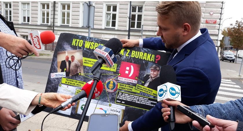 Radny z Warszawy złożył w prokuraturze doniesienie na prezydenta Płocka. Poszło o „Sok z buraka”