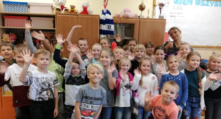 Mają psy, koty i... pszczoły. Te dzieciaki uwielbiają zwierzaki.
