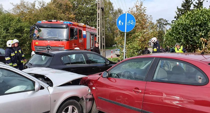 Kocioł na skrzyżowaniu. Zderzyły się 3 auta