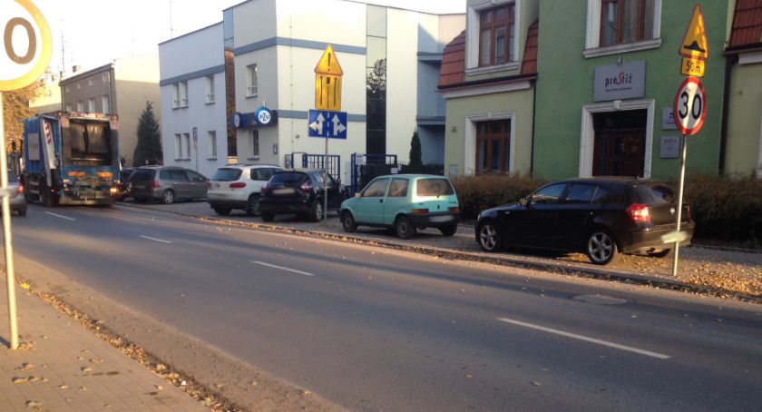 Mieszkańcy ul. Sienkiewicza 3, 7, 9: gdzie mamy parkować swoje samochody?