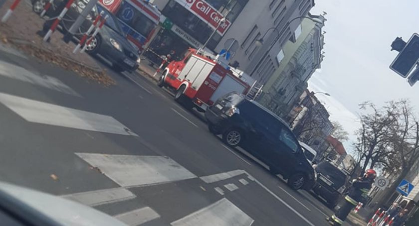 Staranowany sygnalizator na ul. Królewieckiej. W aucie była trójka dzieci [AKTUALIZACJA] 