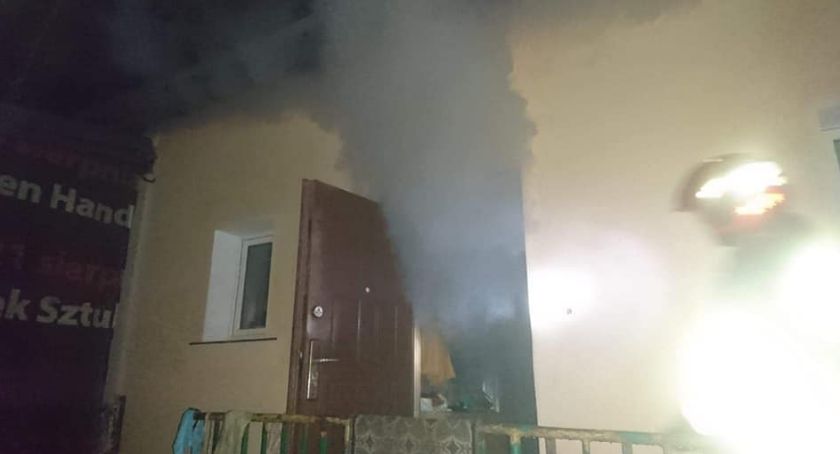 Pożar w Soczewce. 4 godziny ostrego zadymienia 