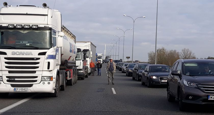 Wypadek za Mostem Solidarności. Tworzy się spory korek [AKTUALIZACJA]