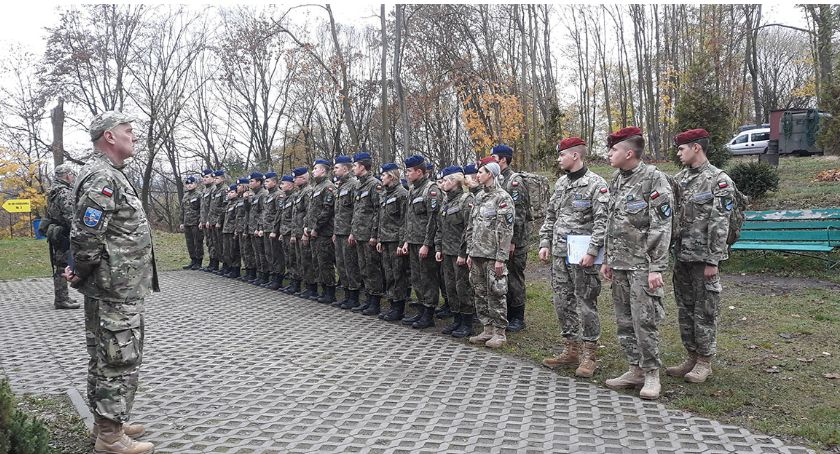 Strzelnica w Płocku. Wspólne ćwiczenia licealistów i żołnierzy