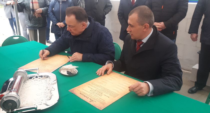 W Siecieniu powstaje wielofunkcyjna świetlica. Właśnie wmurowano akt erekcyjny [ZDJĘCIA]