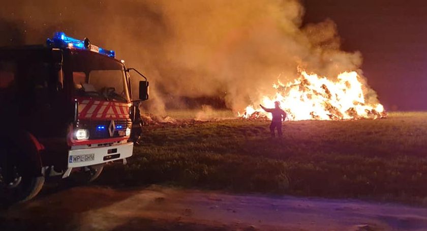 Potężny pożar w gminie Bulkowo. Na miejscu 11 zastępów straży