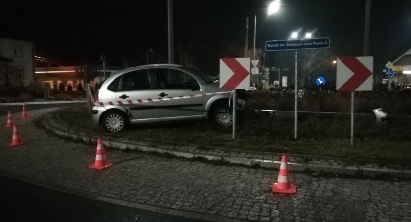 Samochód na wyspie ronda. Co się stało w Brudzeniu Dużym? 