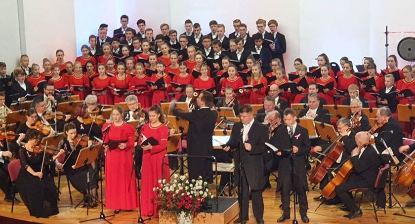 Pueri et Puellae Cantores Plocenses śpiewają dla Niepodległej