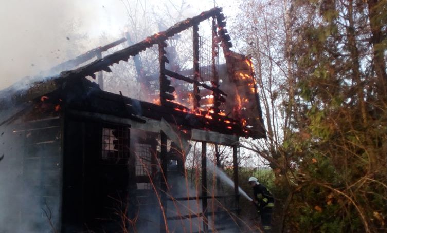 Parzeń: spłonął domek letniskowy
