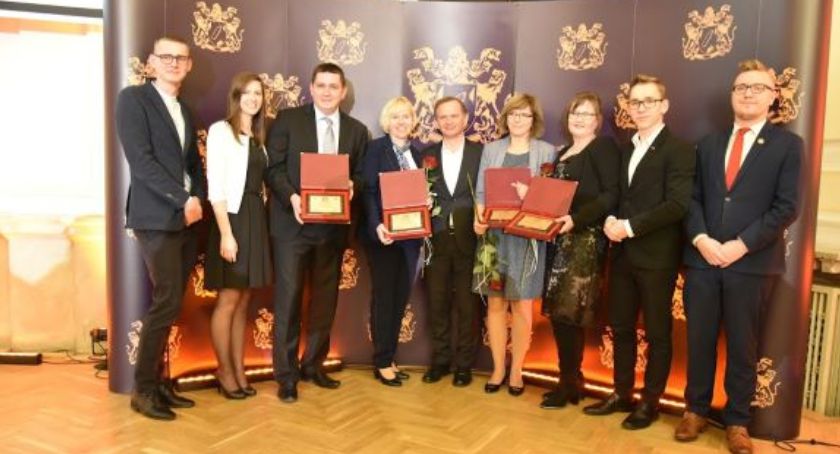 Wykładowcy z płockiej Filii Politechniki najlepsi. Kto został super wykładowcą?