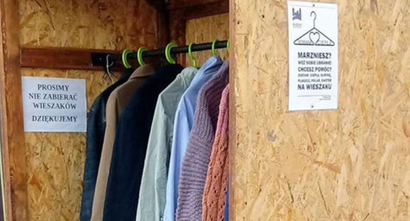 Znów wymieniają ciepło. Wyjątkowa szafa stanęła u wolontariuszy przy ul. 3 Maja
