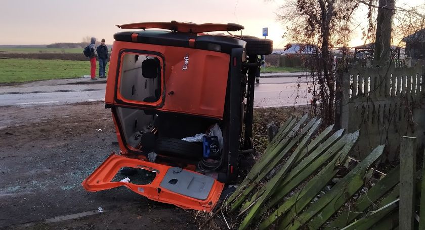 Poranna gołoledź zebrała żniwo. Samochody w rowach i na dachach