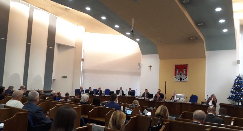 Budżet Płocka na 2020 rok przyjęty, wyższe opłaty za odbiór odpadów też