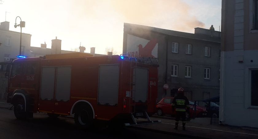 Zapaliły się sadze w kominie. Utrudnienia na ul. Sienkiewicza 