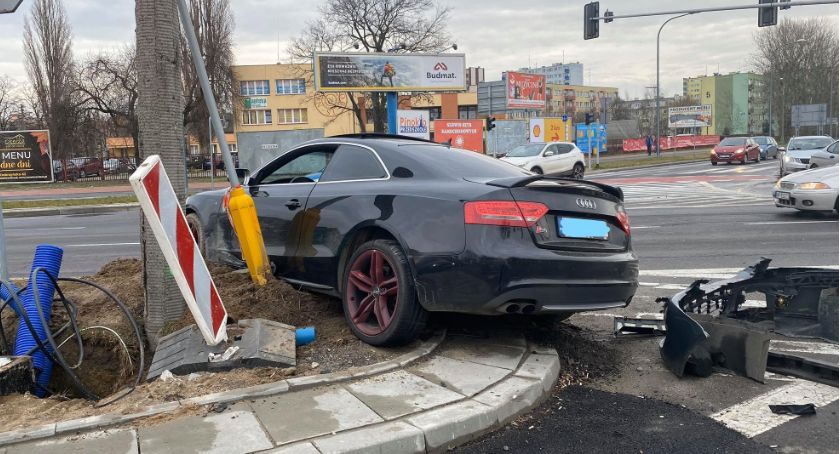 Wypadek w Alejach Piłsudskiego. Sygnalizacja nie działa 5 dzień! [AKTUALIZACJA]