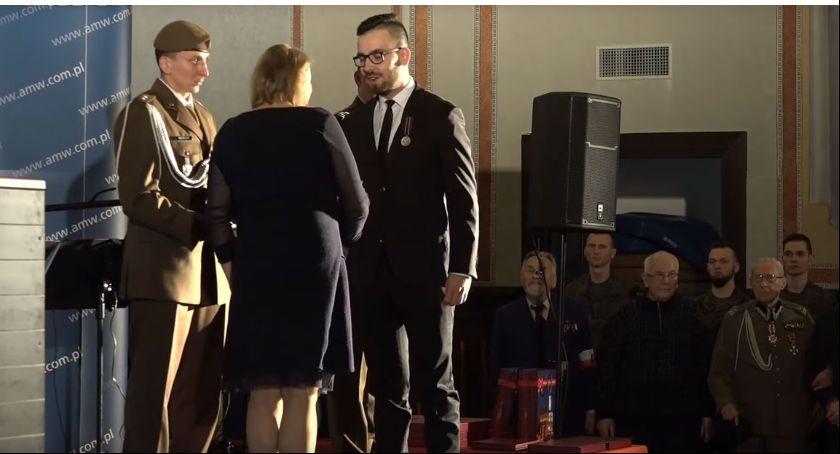 Duże wyróżnienie dla lokalnego działacza. Łukasz Strzelecki uhonorowany medalem „Pro Patria”