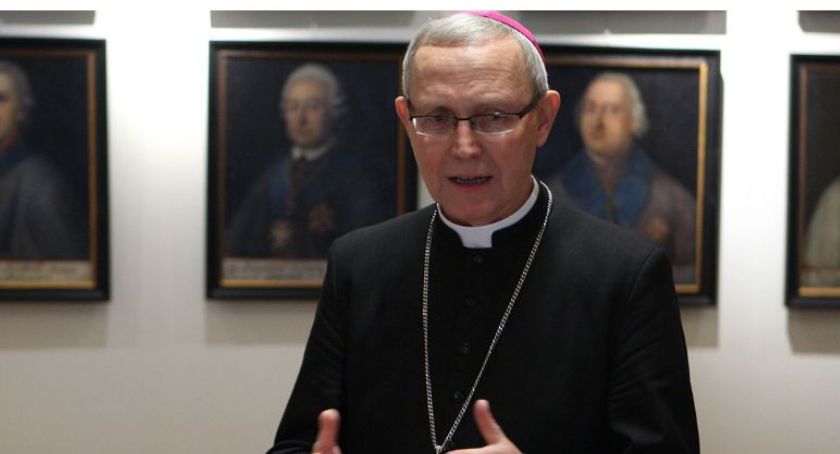Koronawirus. Wytyczne dla kapłanów i wiernych od biskupa płockiego