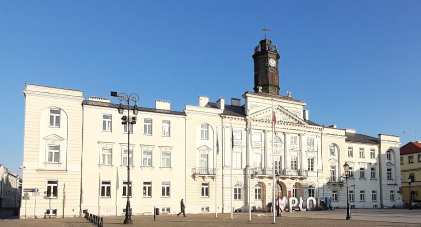 W ratuszu nie ma bezpośredniego kontaktu z urzędnikami